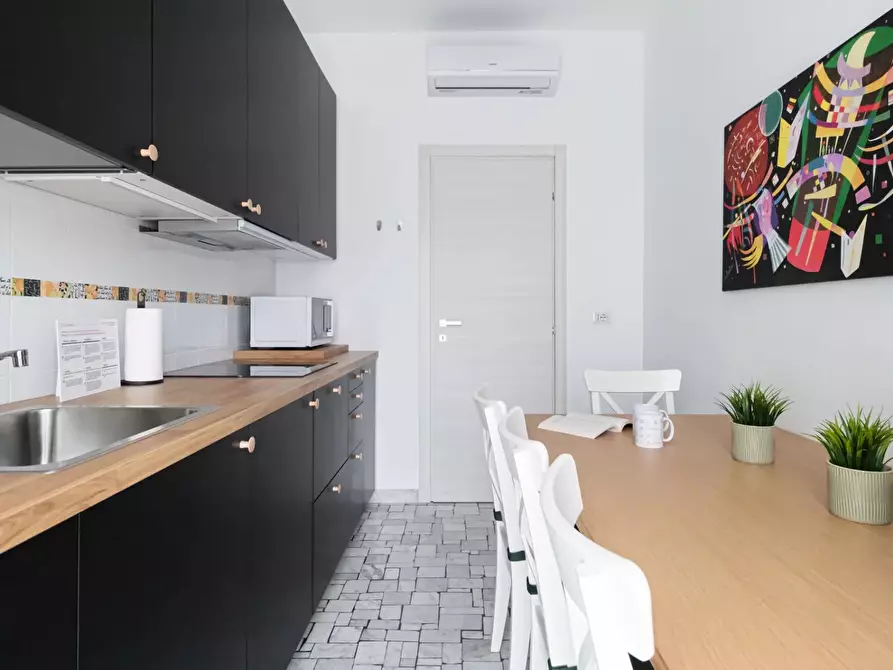 Immagine 2 di Casa trifamiliare in vendita  in Via Felice Venosta, 31 a Milano