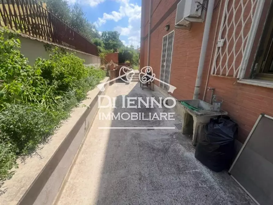 Immagine 2 di Casa trifamiliare in vendita  in Via Terranuova Bracciolini a Roma