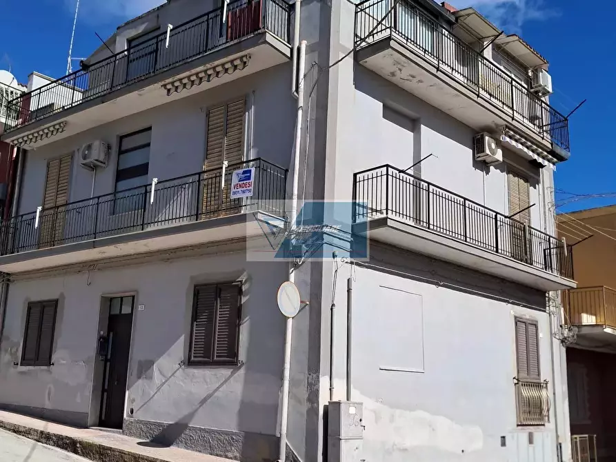 Immagine 2 di Casa trifamiliare in vendita  a Buccheri