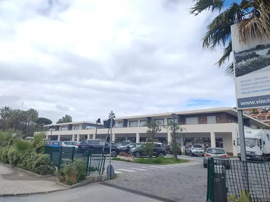 Immagine 24 di Casa trifamiliare in vendita  in Via Consolare Pompea, 1945 a Messina