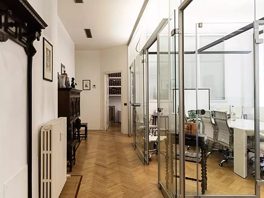 Immagine 12 di Castello in affitto  in Via Spadari a Milano