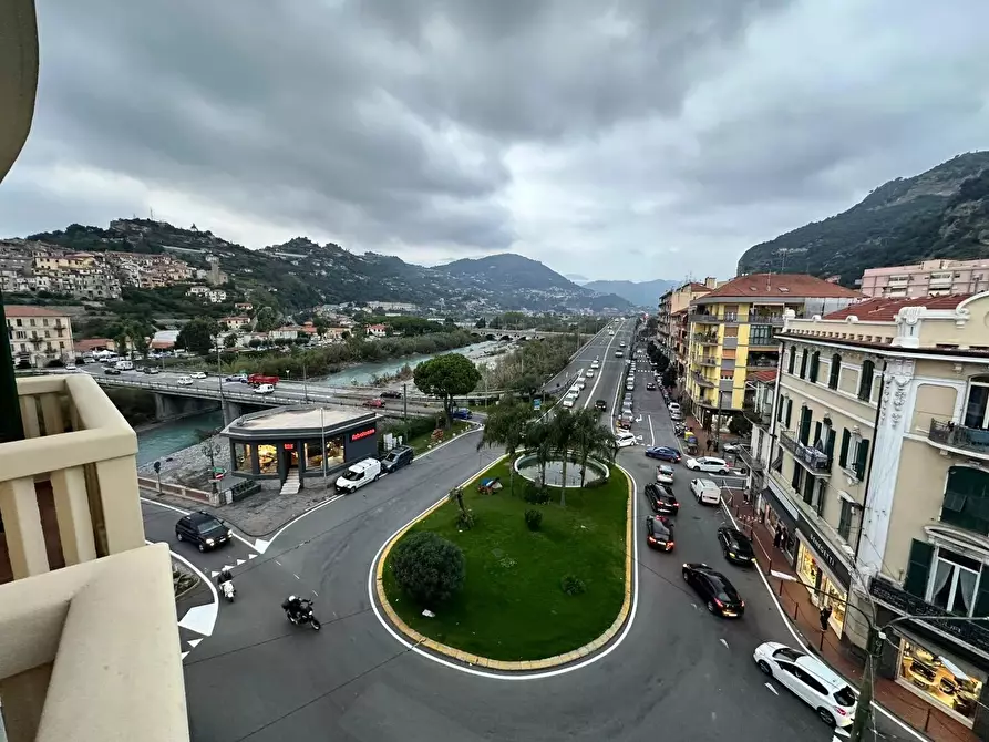 Immagine 1 di Casa trifamiliare in vendita  in Largo Torino a Ventimiglia