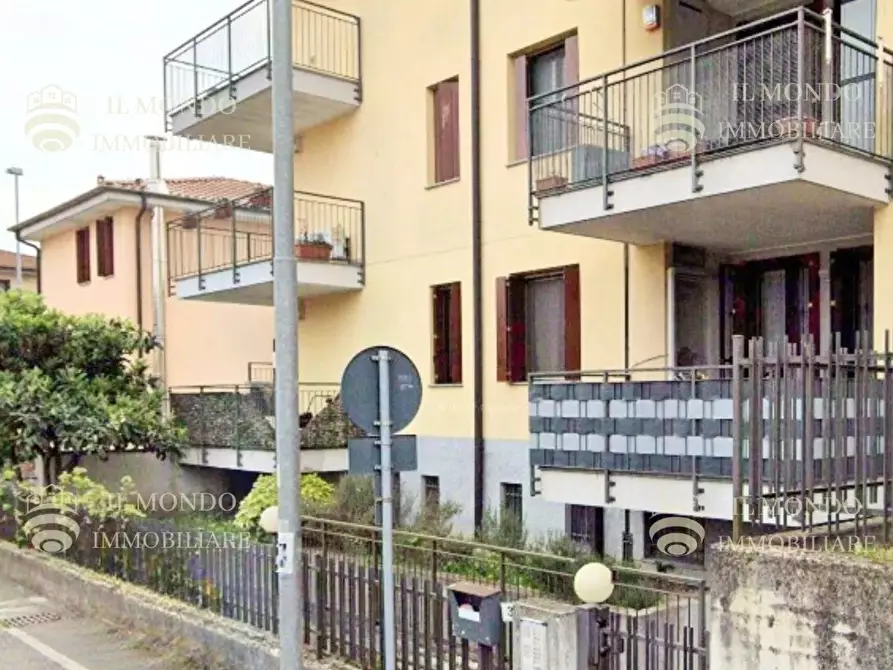 Immagine 2 di Casa trifamiliare in vendita  in Via Cutoli, 3. a Cerro Al Lambro