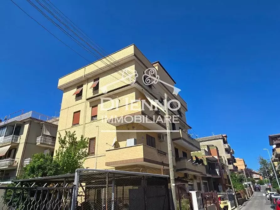 Immagine 3 di Casa trifamiliare in vendita  in Via Bernardo Minozzi a Roma