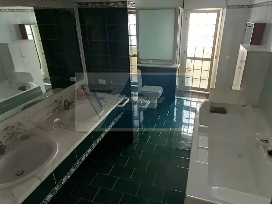 Immagine 12 di Casa trifamiliare in vendita  in Via Cassaro, 11 a Siracusa