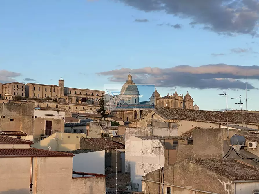 Immagine 6 di Casa trifamiliare in vendita  in Via Roma a Noto