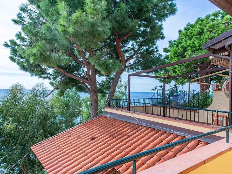 Immagine 6 di Casa trifamiliare in affitto  a Ventimiglia