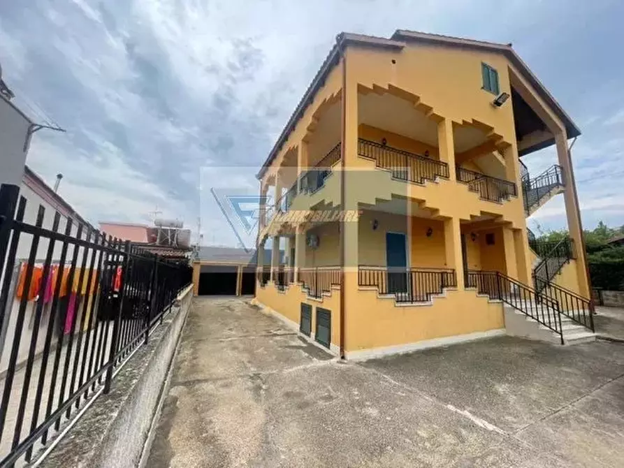 Immagine 4 di Casa trifamiliare in vendita  in Via Brancati a Buccheri