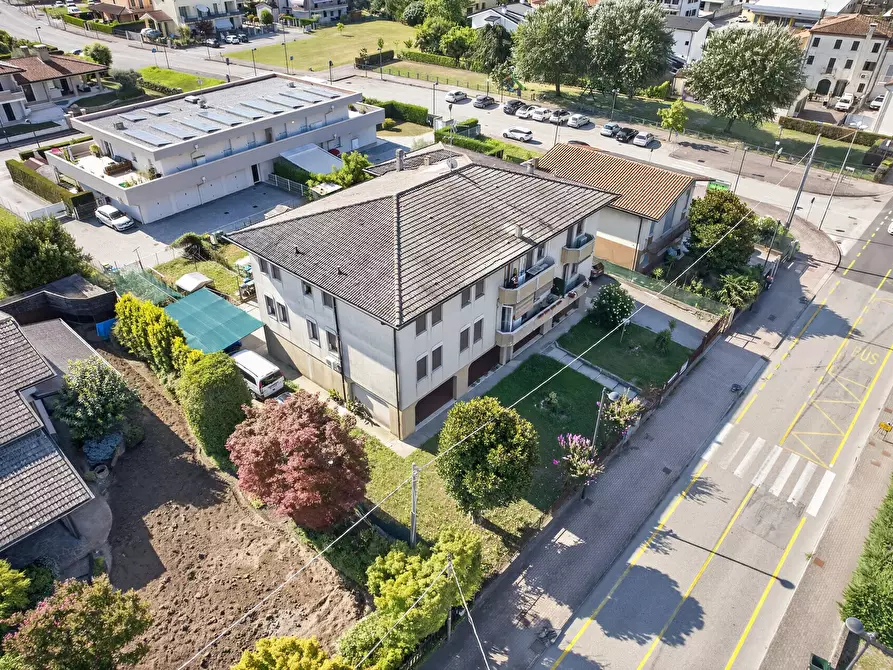 Immagine 49 di Casa trifamiliare in vendita  a Campagna Lupia