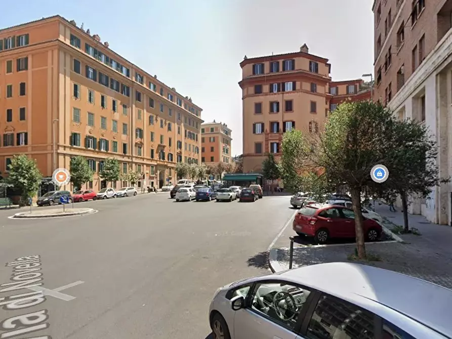 Immagine 4 di Casa trifamiliare in vendita  in Piazza Acilia a Roma