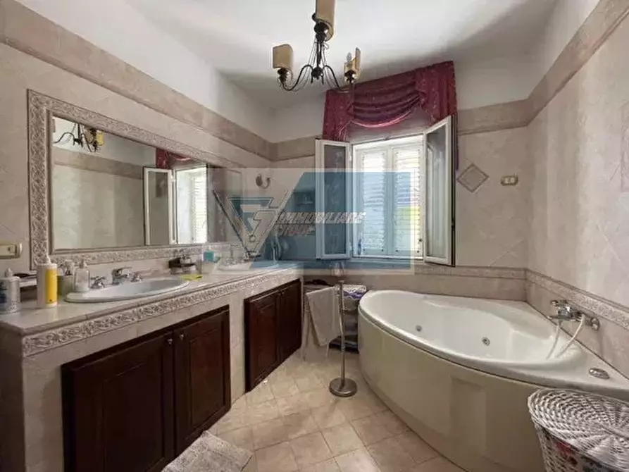 Immagine 15 di Casa trifamiliare in vendita  in Via Brancati a Buccheri