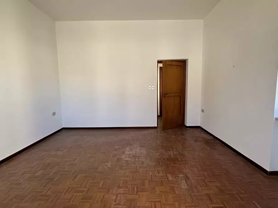 Immagine 16 di Casa trifamiliare in vendita  in Viale della Repubblica, 34 a Altomonte