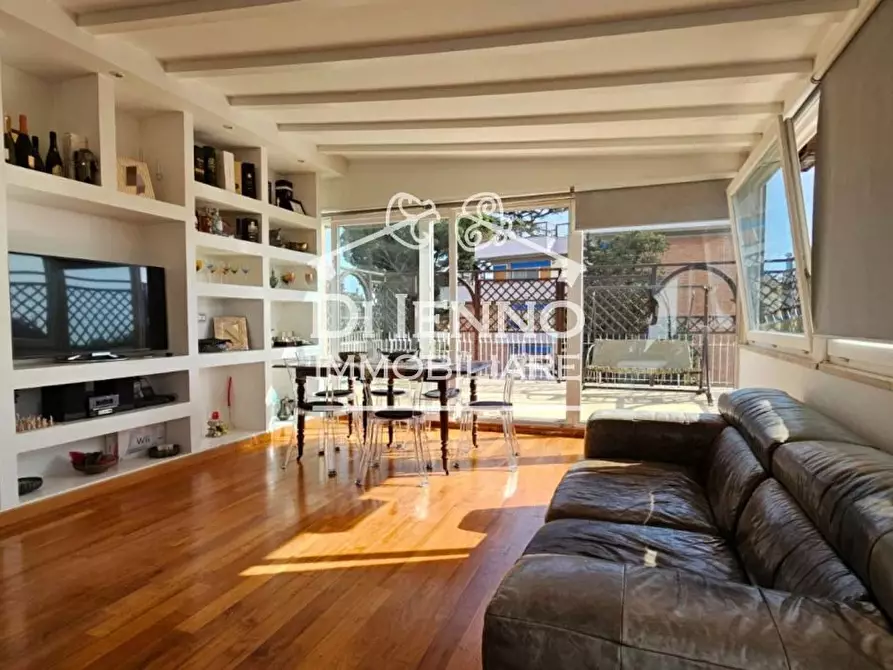 Immagine 1 di Casa trifamiliare in vendita  in Via Teresa Gnoli a Roma