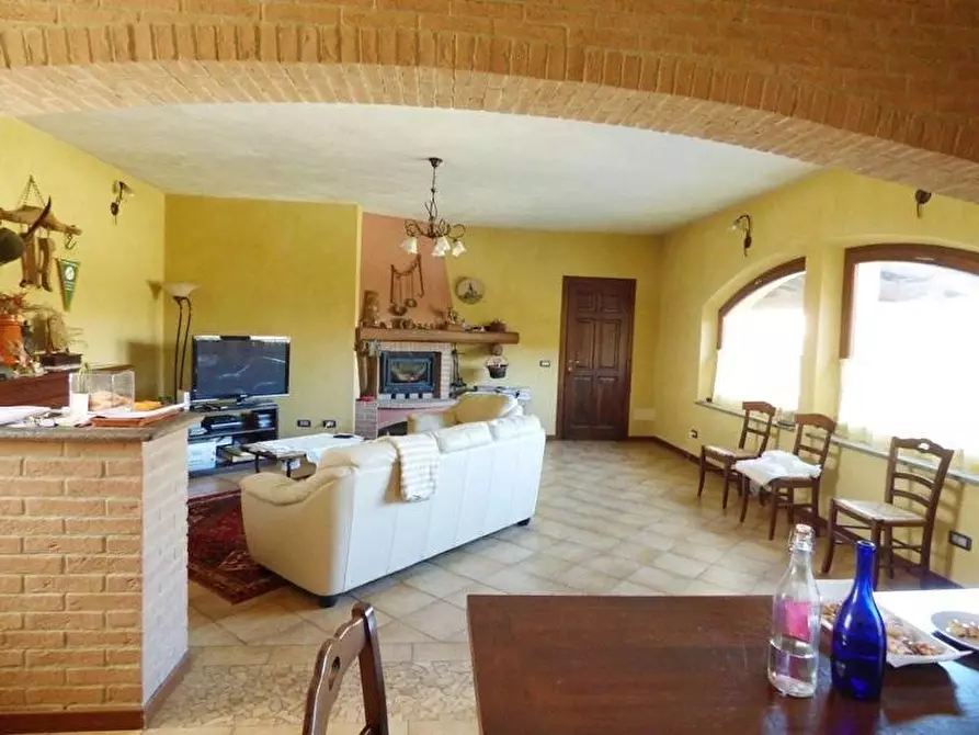 Immagine 14 di Attico in vendita  a Baldissero D'alba