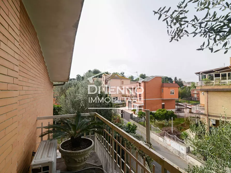 Immagine 33 di Casa trifamiliare in vendita  in Via Riserva del Bagno, 10 a Roma