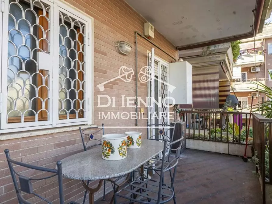 Immagine 2 di Casa trifamiliare in vendita  in Via Renato Mainardi a Roma
