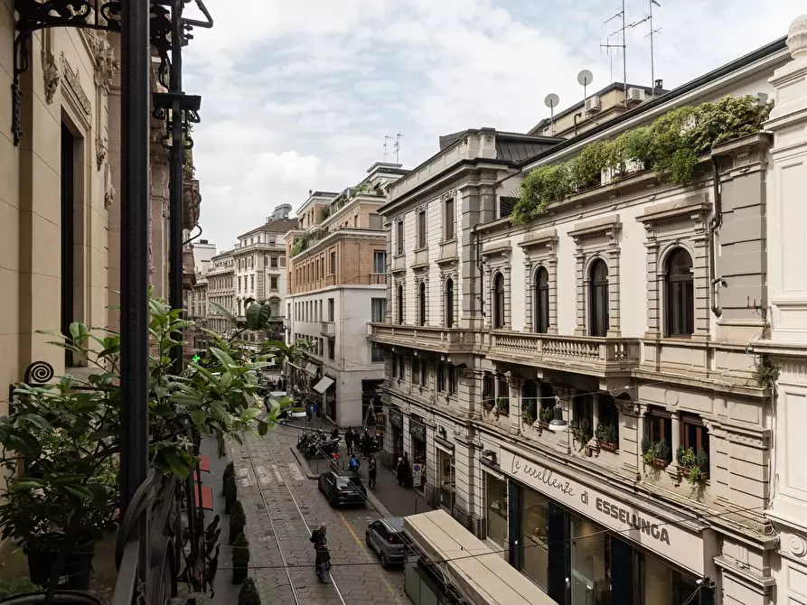 Immagine 29 di Castello in affitto  in Via Spadari a Milano