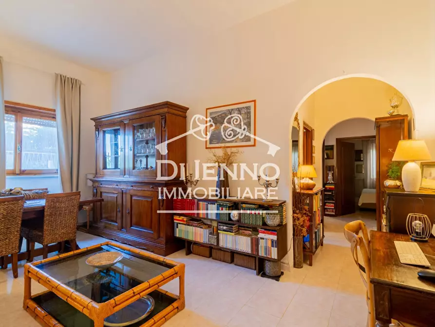 Immagine 2 di Casa trifamiliare in vendita  in Via Pedrengo a Roma