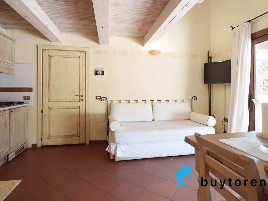 Immagine 6 di Casa trifamiliare in vendita  in Piazza Ginestre a Olbia