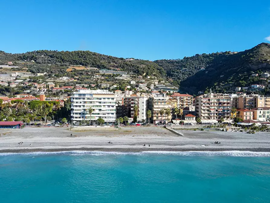 Immagine 1 di Casa trifamiliare in vendita  in Passeggiata G. Oberdan, 27 a Ventimiglia