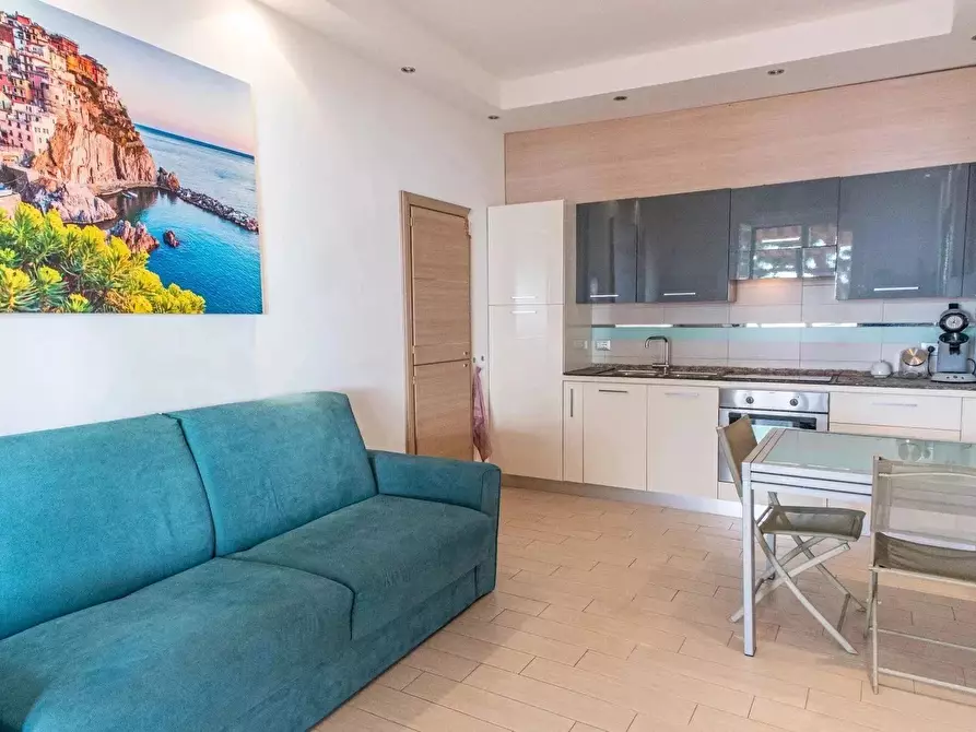 Immagine 3 di Casa trifamiliare in affitto  a Ventimiglia