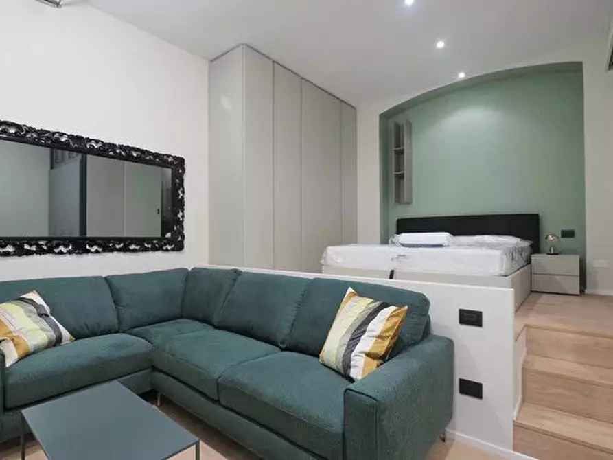 Immagine 1 di Casa trifamiliare in affitto  in VIA LUIGI CAGNOLA , 6. a Milano