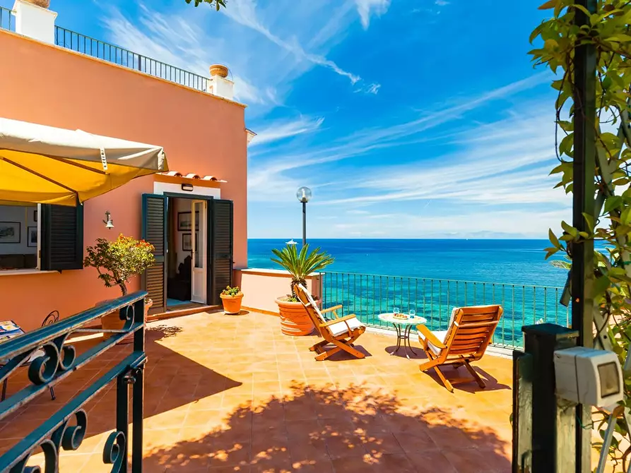 Immagine 10 di Casa trifamiliare in vendita  in via Eddomade, 39. a Casamicciola Terme