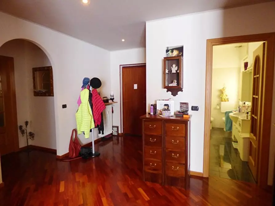 Immagine 5 di Casa trifamiliare in vendita  a Dogliani