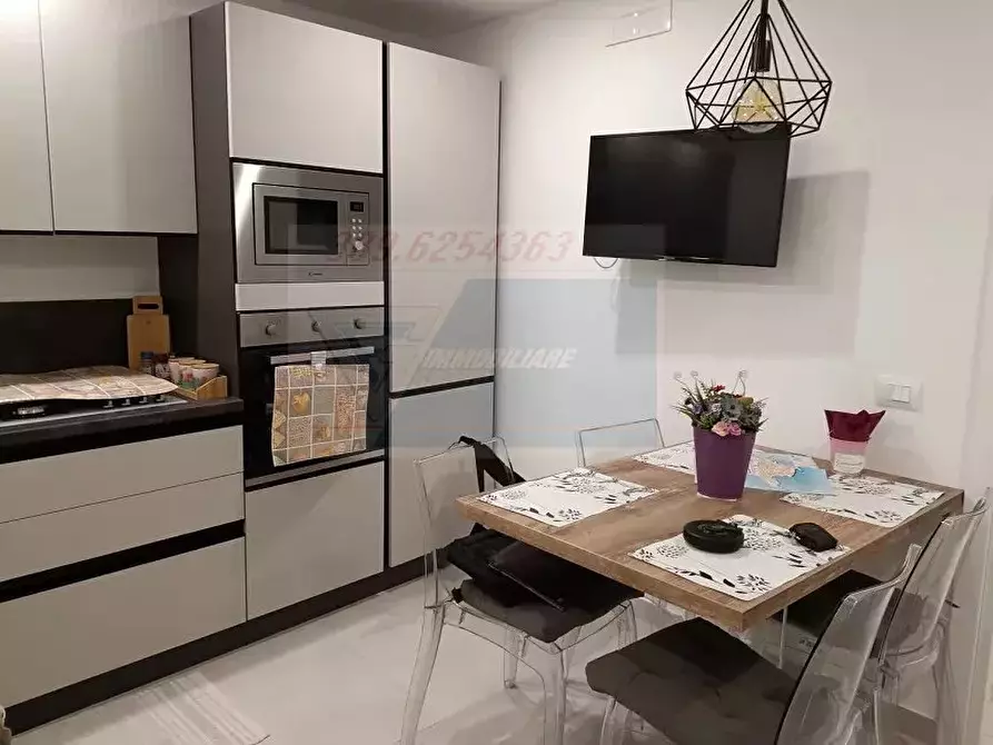 Immagine 5 di Casa trifamiliare in vendita  in Via Arizzi a Siracusa