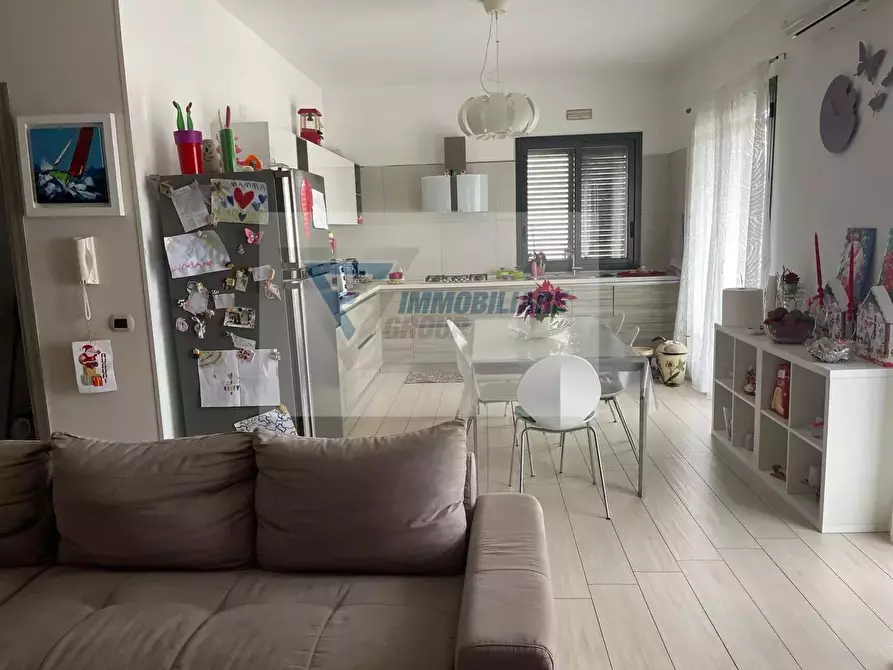 Immagine 1 di Casa trifamiliare in vendita  in Via delle Orchidee a Floridia