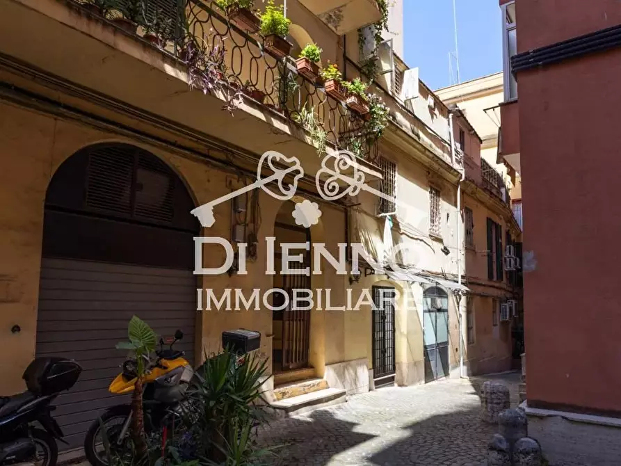 Immagine 1 di Casa trifamiliare in vendita  in Via Napoleone III a Roma