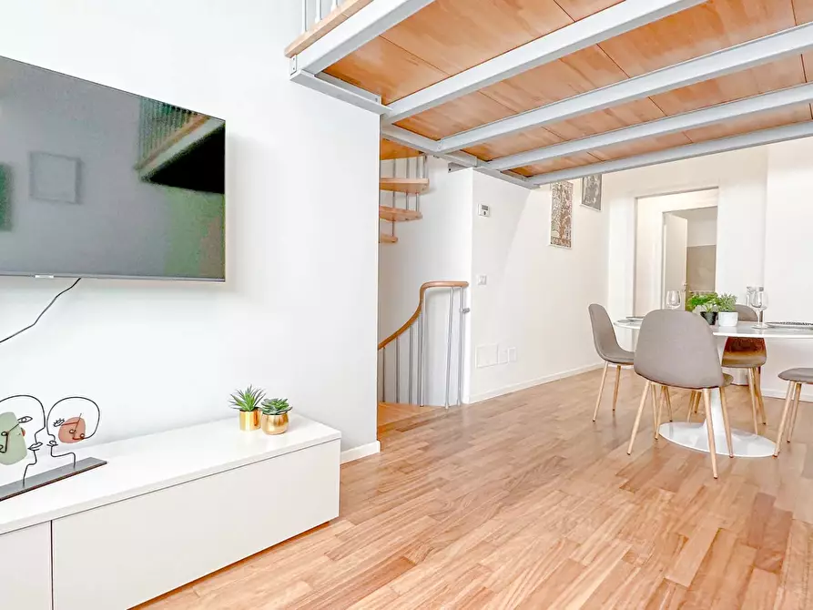 Immagine 1 di Casa trifamiliare in vendita  in Via Vincenzo Brunacci, 11 a Milano