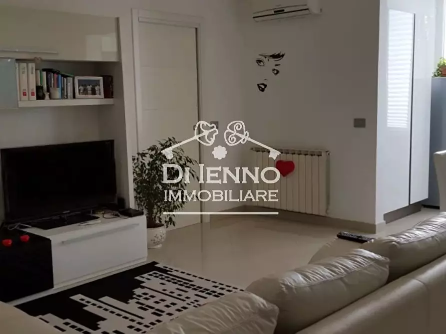 Immagine 1 di Casa trifamiliare in vendita  in Viale Alessandrino a Roma