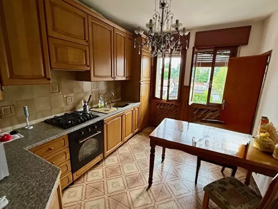 Immagine 2 di Casa trifamiliare in vendita  a Refrontolo