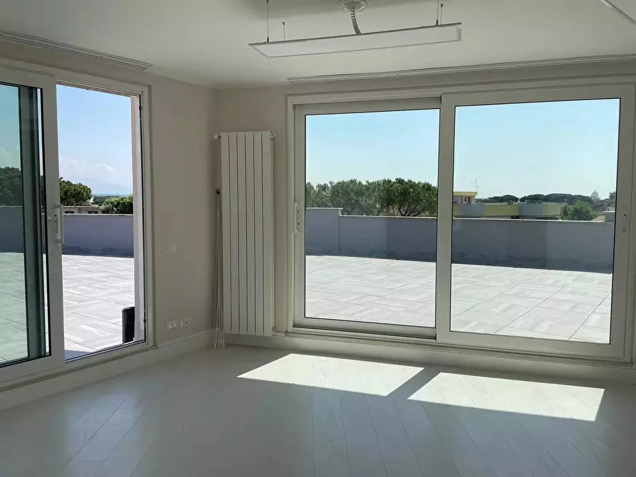 Immagine 9 di Casa trifamiliare in vendita  in Via delle Sterlizie a Nettuno