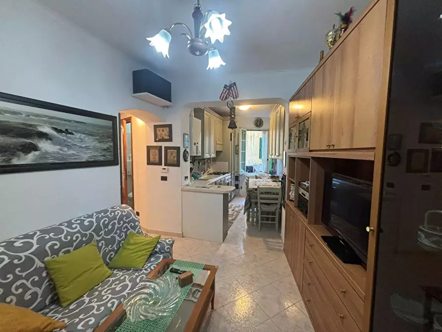 Immagine 1 di Casa trifamiliare in vendita  in Piazza Rocchetta,15 a Ventimiglia