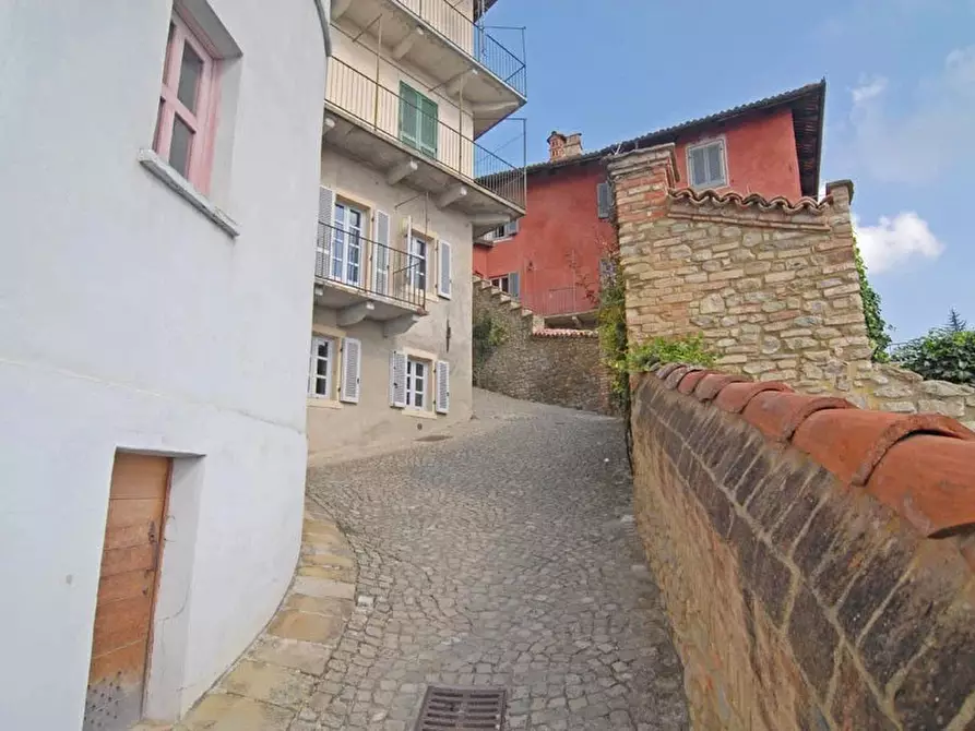 Immagine 21 di Casa trifamiliare in vendita  a Monforte D'alba