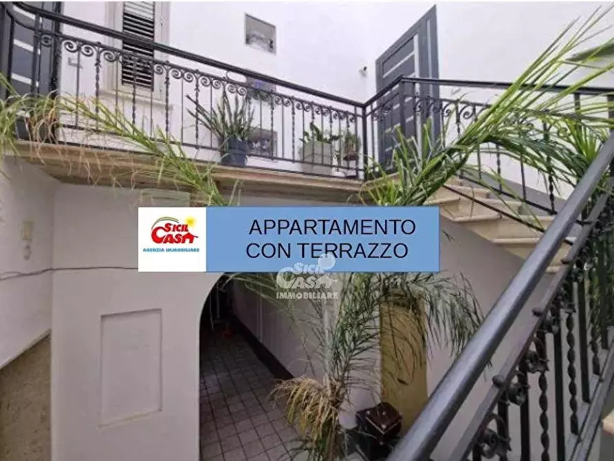 Immagine 1 di Casa trifamiliare in vendita  a Marsala