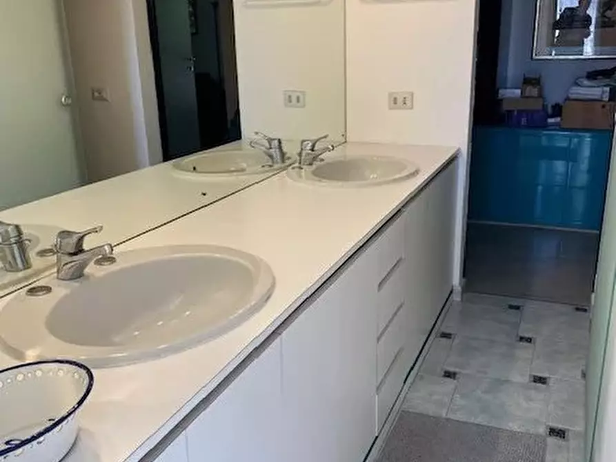 Immagine 16 di Casa trifamiliare in affitto  a Milano