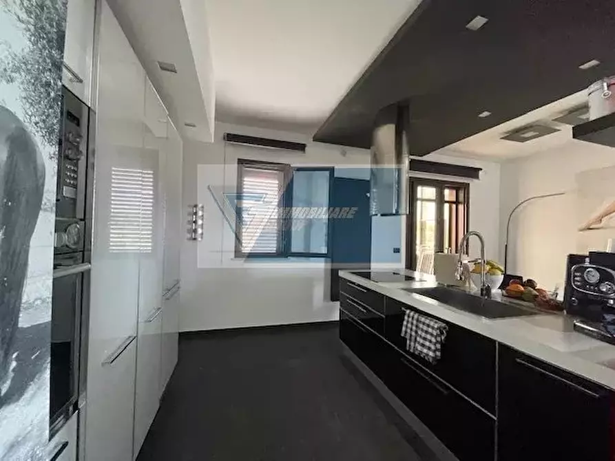 Immagine 29 di Casa trifamiliare in vendita  in Via Capuana a Buccheri