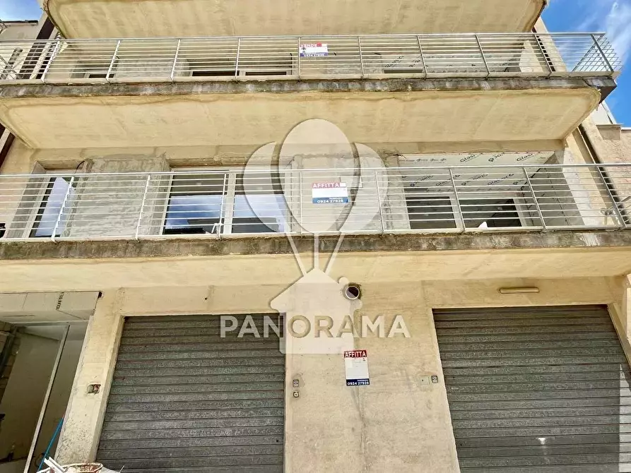 Immagine 29 di Casa trifamiliare in vendita  in via pertini a Alcamo