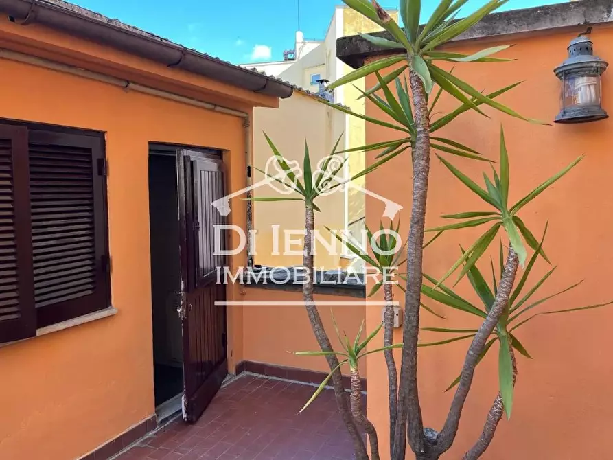 Immagine 16 di Casa trifamiliare in affitto  in Via della Polveriera a Roma