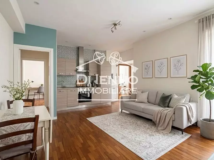 Immagine 4 di Casa trifamiliare in vendita  in Via del Trullo a Roma