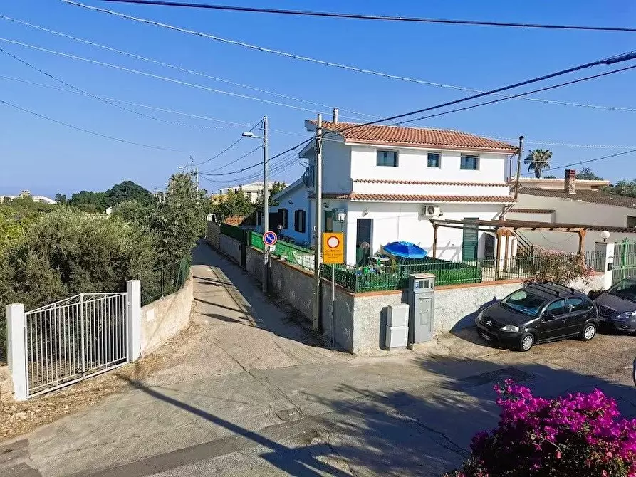 Immagine 1 di Casa trifamiliare in affitto  in Via Approdo Lido di Noto a Noto