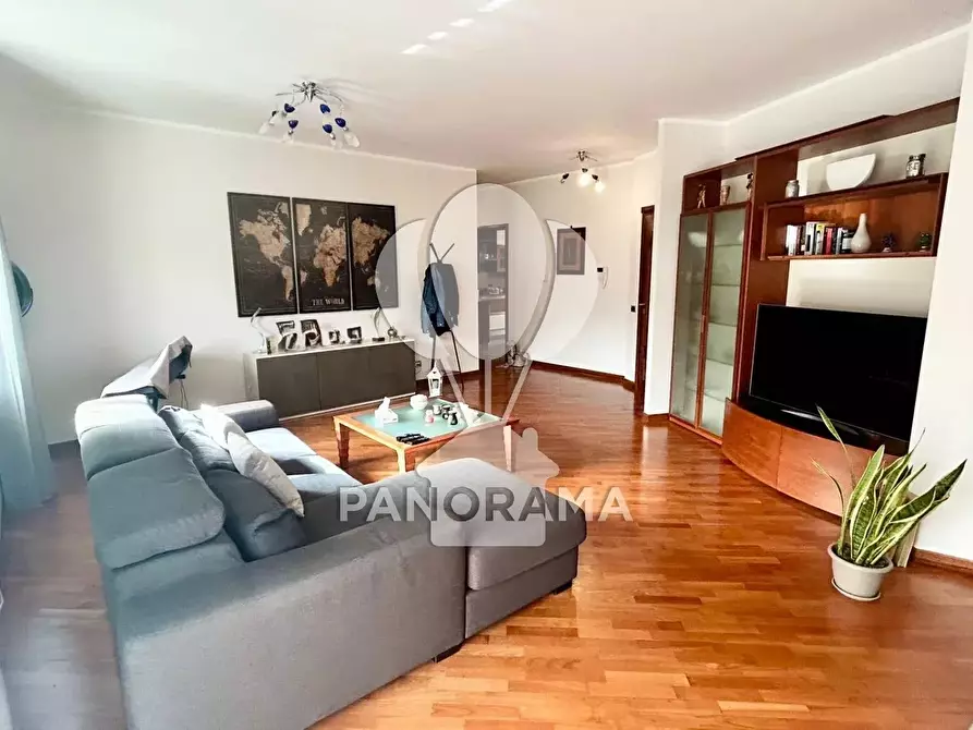 Immagine 9 di Casa trifamiliare in vendita  in Via Colombo a Partinico