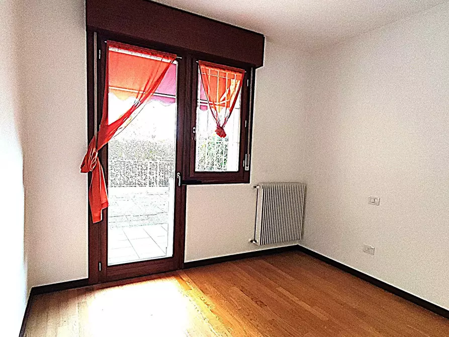 Immagine 5 di Casa trifamiliare in vendita  a Santa Lucia Di Piave