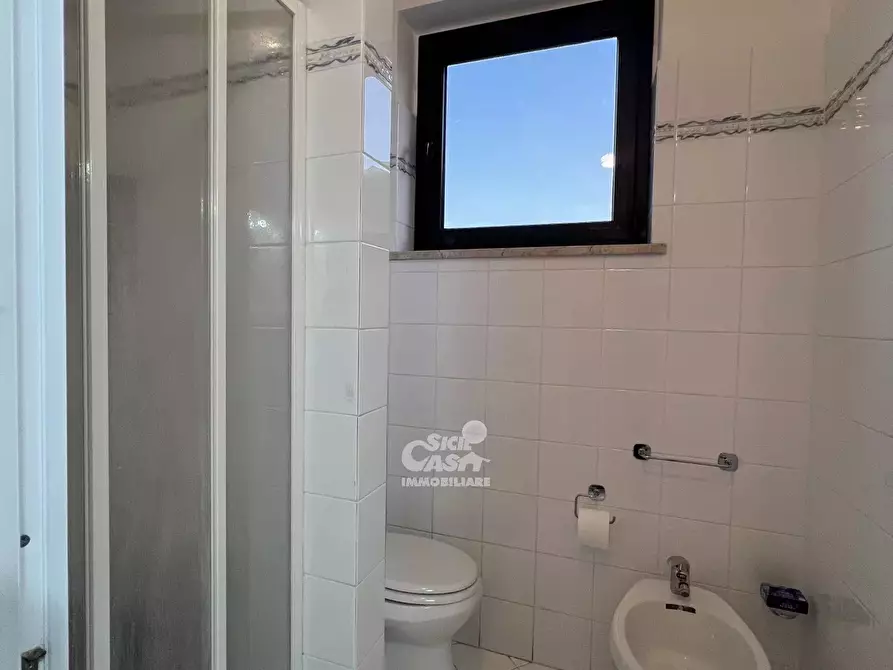 Immagine 11 di Casa trifamiliare in affitto  a Marsala