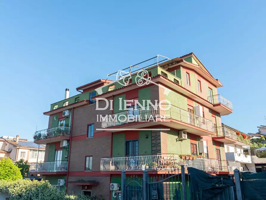 Immagine 20 di Casa trifamiliare in vendita  in Via Pedrengo a Roma