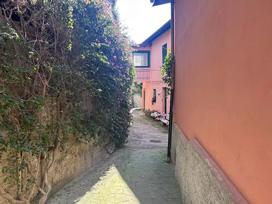 Immagine 2 di Casa trifamiliare in vendita  a Ventimiglia