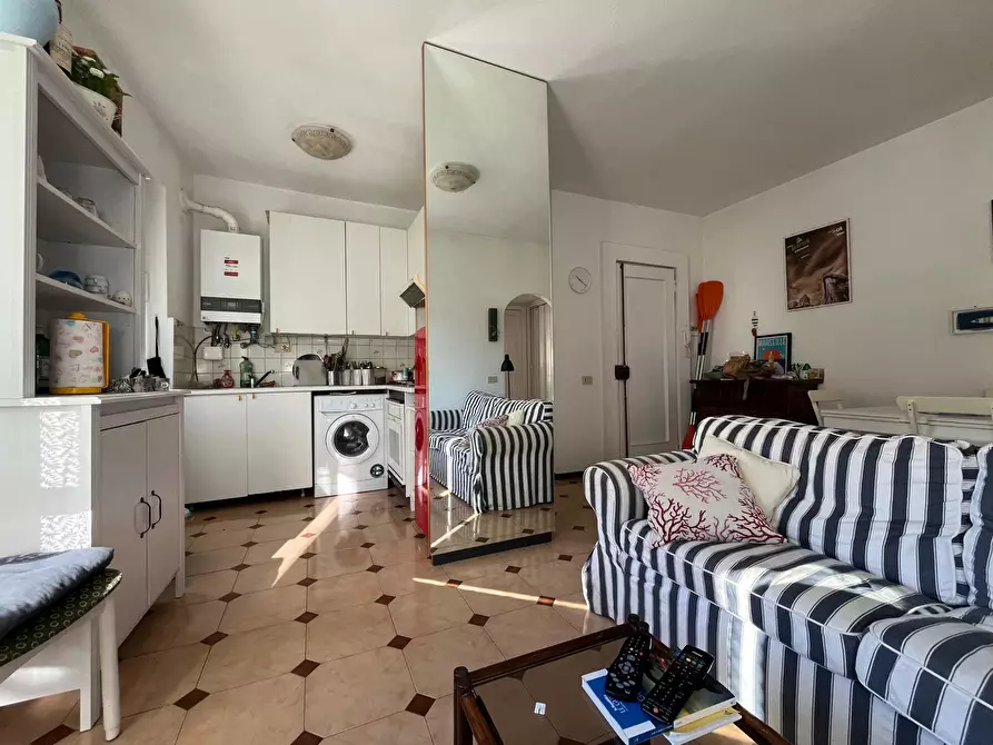 Immagine 2 di Casa trifamiliare in vendita  a Avegno